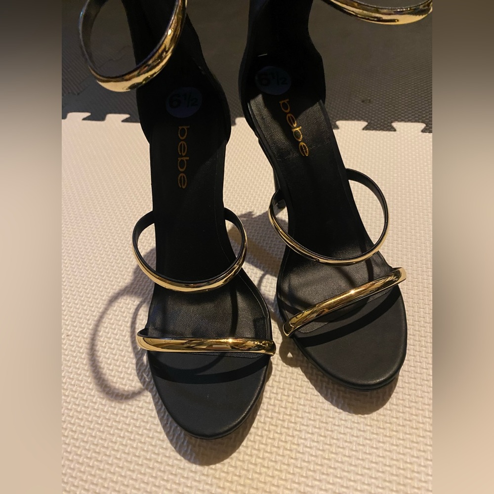 Bebe black & gold heels